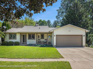 118 Stratford Dr, Mason, MI 48854