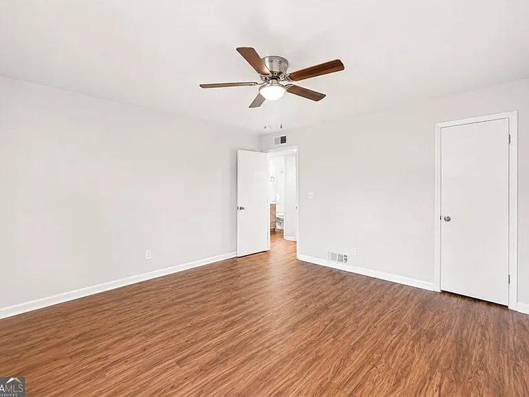 3203 E Point St #4 — Photo 14