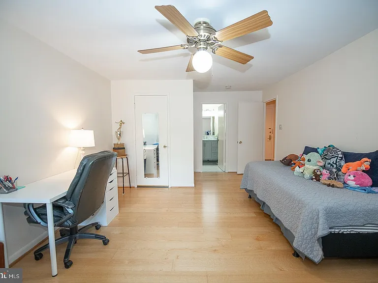 1637 Oakwood Dr #S122 — Photo 15