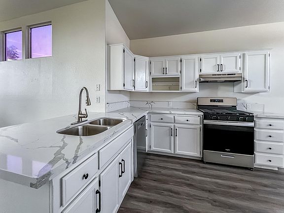 5th image of 3934 E Four Creeks Court
