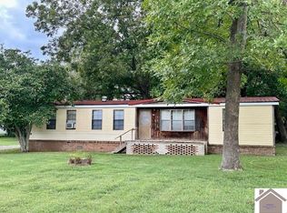 702 3rd St, Hazel, KY 42049