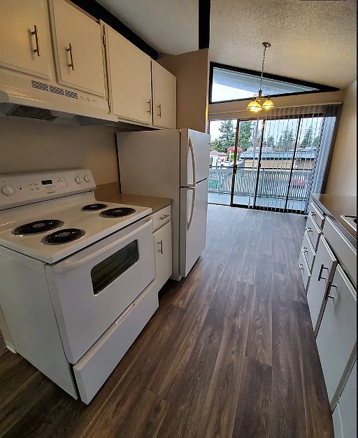 1st image of 105 N St SE #202