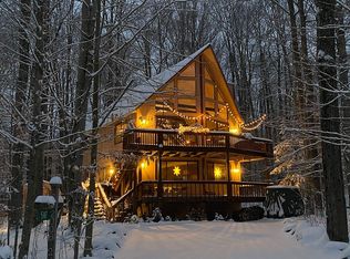 5147 Winamac Dr, Pocono Lake, PA 18347