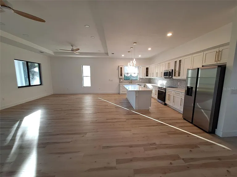 289 Albatross Rd — Photo 6