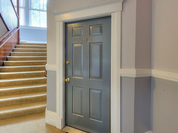 4th image of 321 Plantation St APT 102