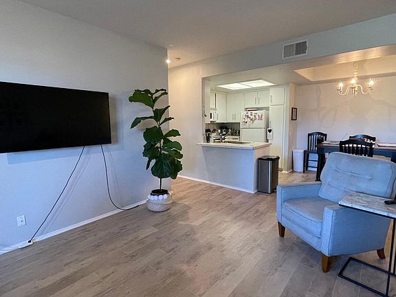 4th image of 580 Camino De La Reina Unit 225
