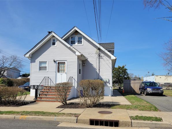 96 Sportsmans Avenue, Freeport, NY 11520