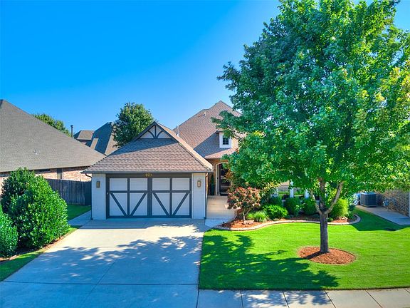 4th image of 929 NW 195th Pl