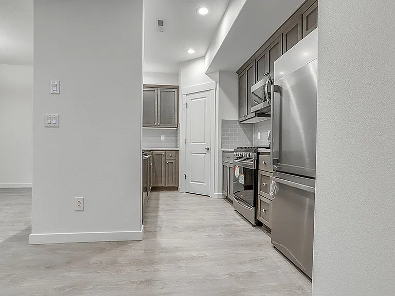 1122 N Auburn Pl — Photo 6