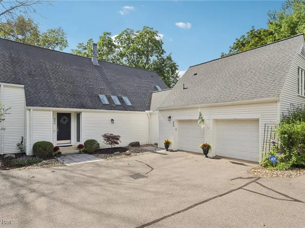 996 Goldenrod Trl, Aurora, OH 44202