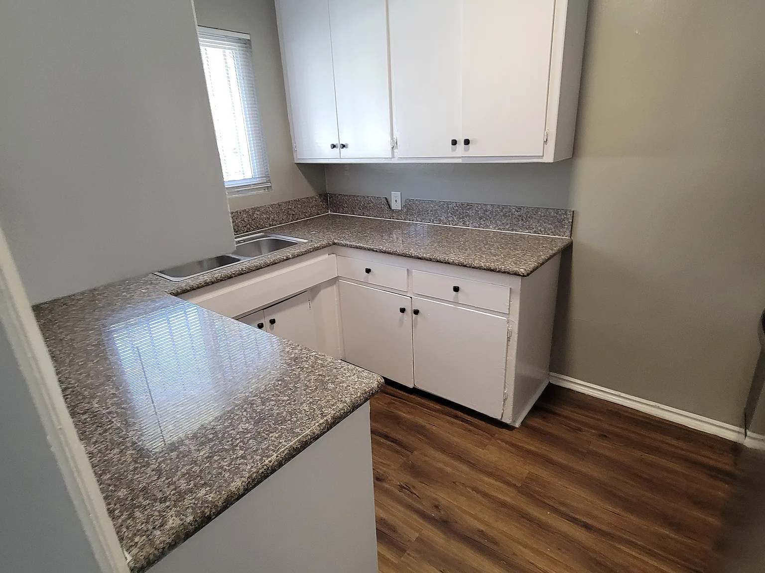 2 bed, 1086 sqft, $2,195 — Photo 1