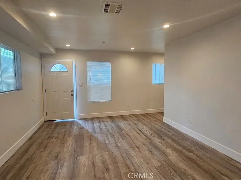 10962 Avalon Blvd — Photo 11