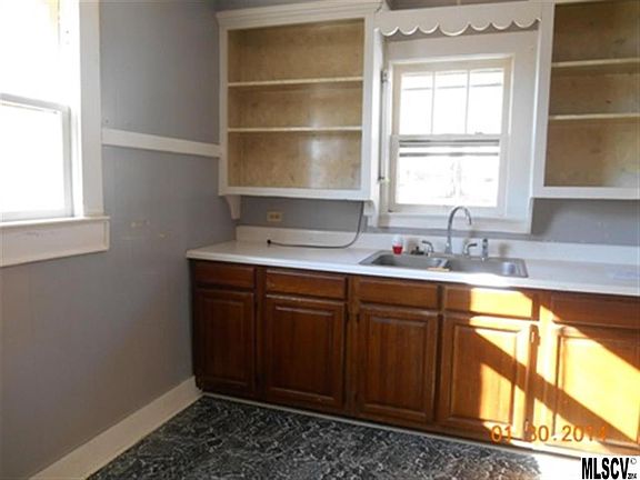 3rd image of 109 Wilson St NW