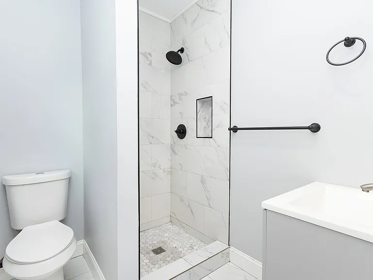 405 Dempsey Ln — Photo 17