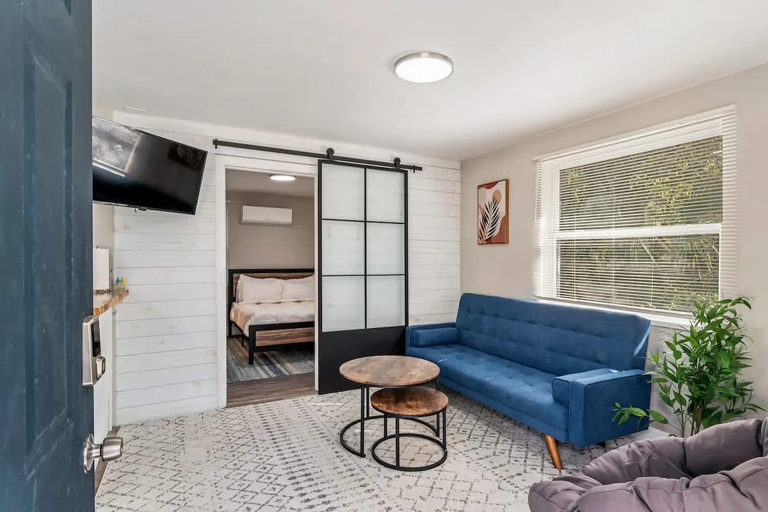 1 bed, 1.0 bath, 398 sqft, $1,799 — Photo 1