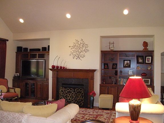 Open Great Rm with gas fireplace, built-in entertainment center & bookshelves