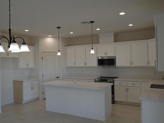 5th image of 2870 E Verona Dr
