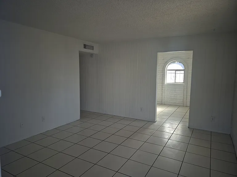 4919 W Glenn Dr — Photo 1