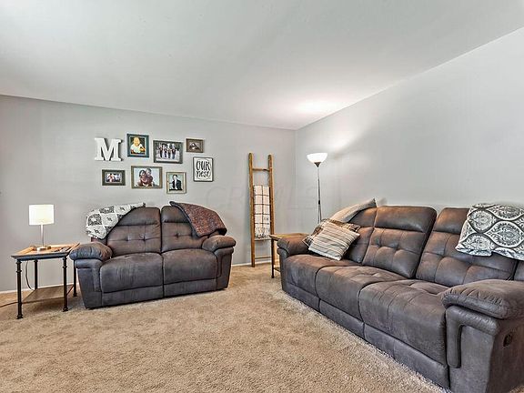 4th image of 99 Daleview Dr