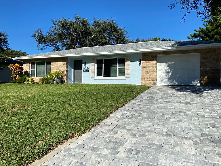 4439 Saxon Dr — Photo 1