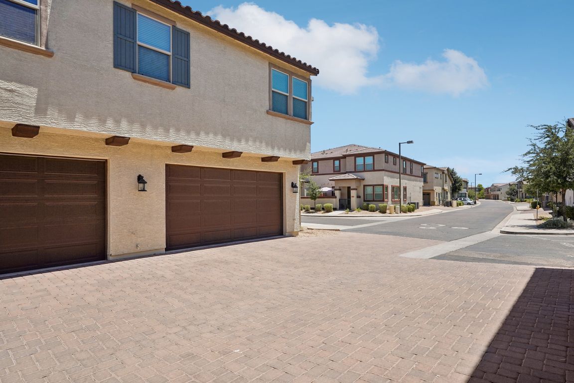 W Encanto Blvd-2106-035.jpg