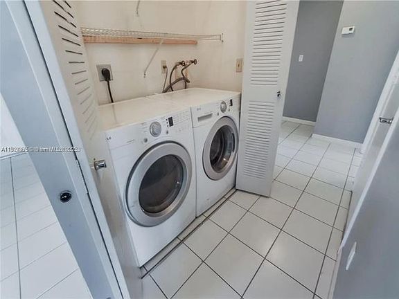 5th image of 318 NW 114th Ave