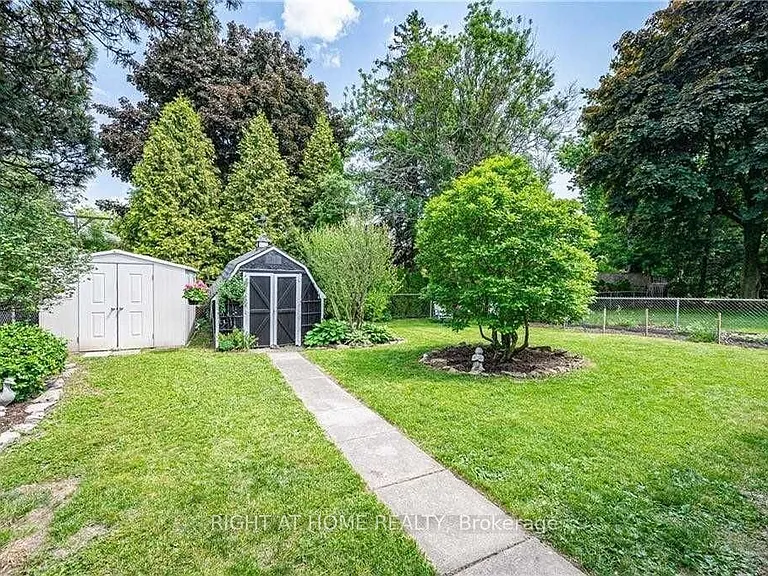 118 Briarwood Cres — Photo 12