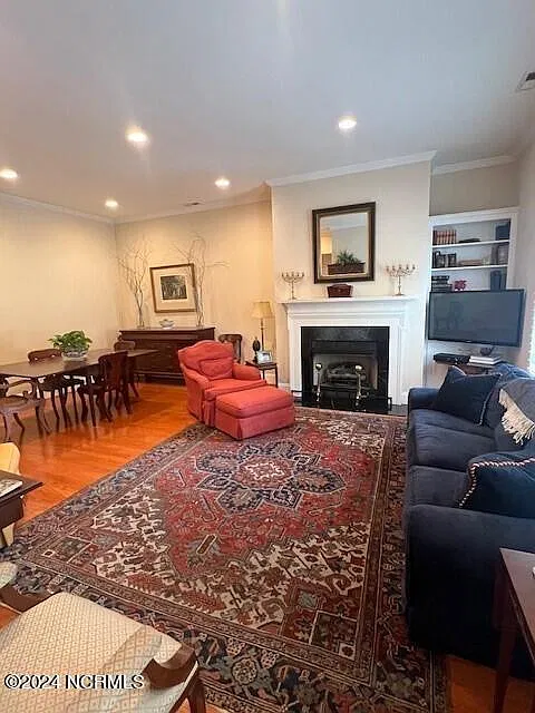 4 bed, 3.5 bath, 2488 sqft, $2,100 — Photo 2