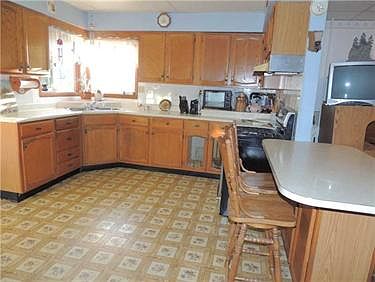 5th image of 40 E Brown St