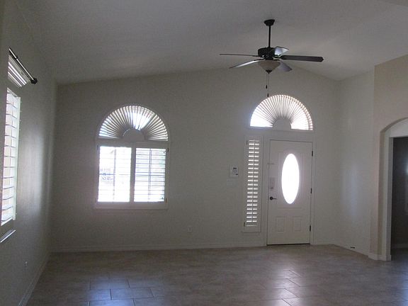 2nd image of 4220 Camelot Hts