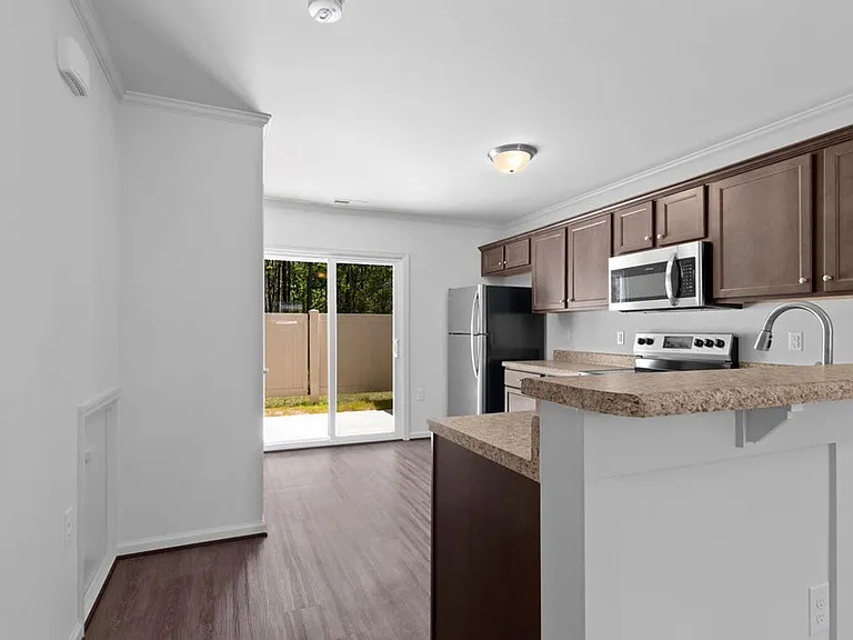 523 Pate Dr — Photo 3