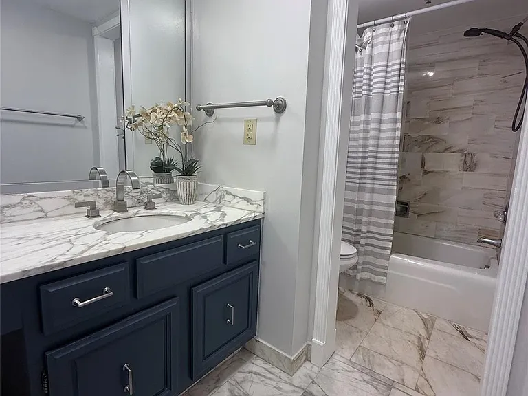 859 Jeffery St #1040 — Photo 17