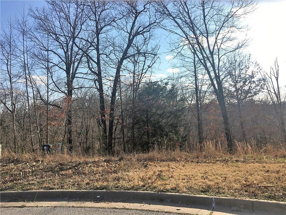 2nd image of 3300 NE Oaktrace Ave