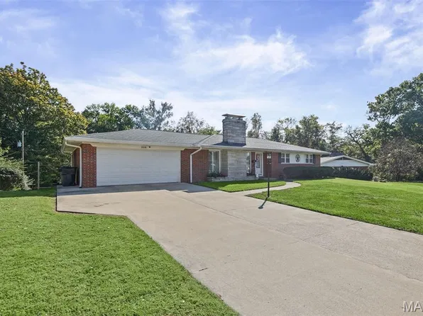 208 Brentmoor Dr, Belleville, IL 62223