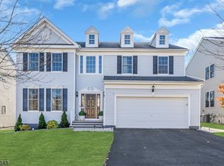 10 Helms Mill Rd, Hackettstown, NJ 07840