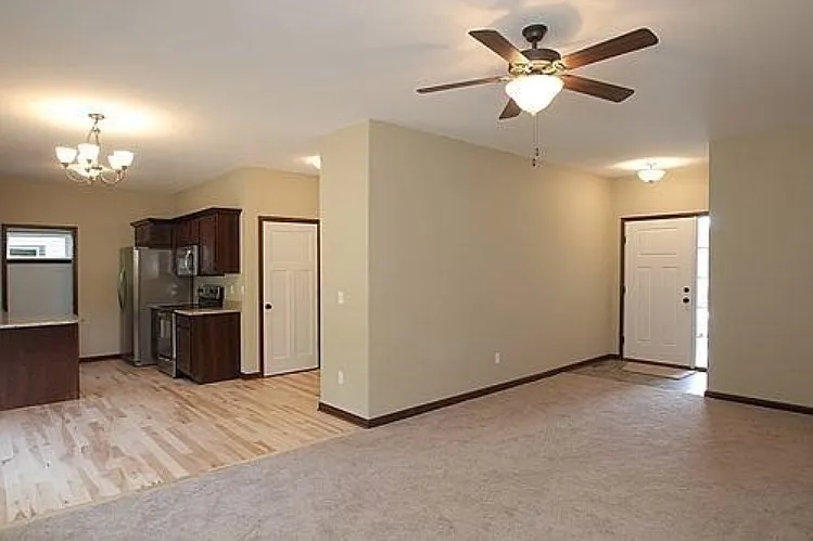 2054 Mackinaw Dr — Photo 3