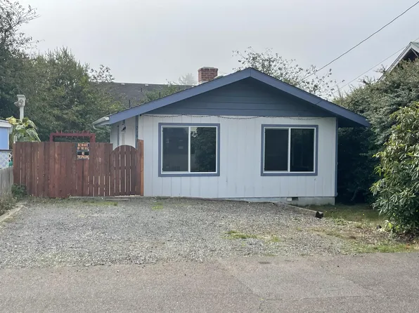 219 NW 20th St, Newport, OR 97365