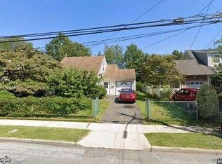 17 Southampton Dr, Massapequa, NY 11758
