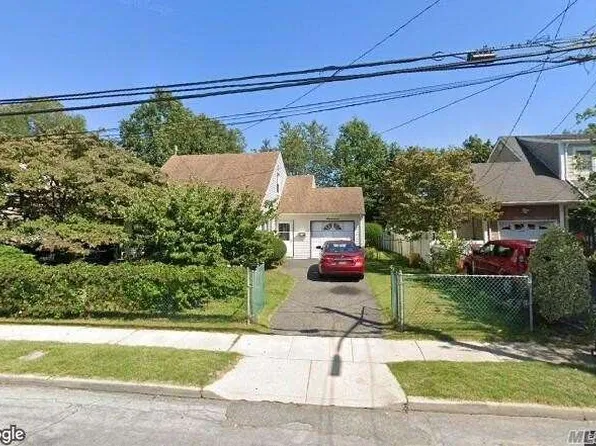 17 Southampton Dr, Massapequa, NY 11758