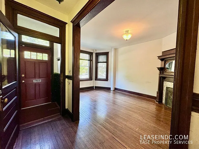 128 Adams St NW — Photo 3