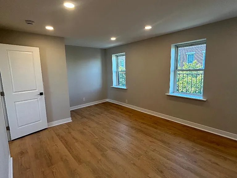 1130 Light St — Photo 2