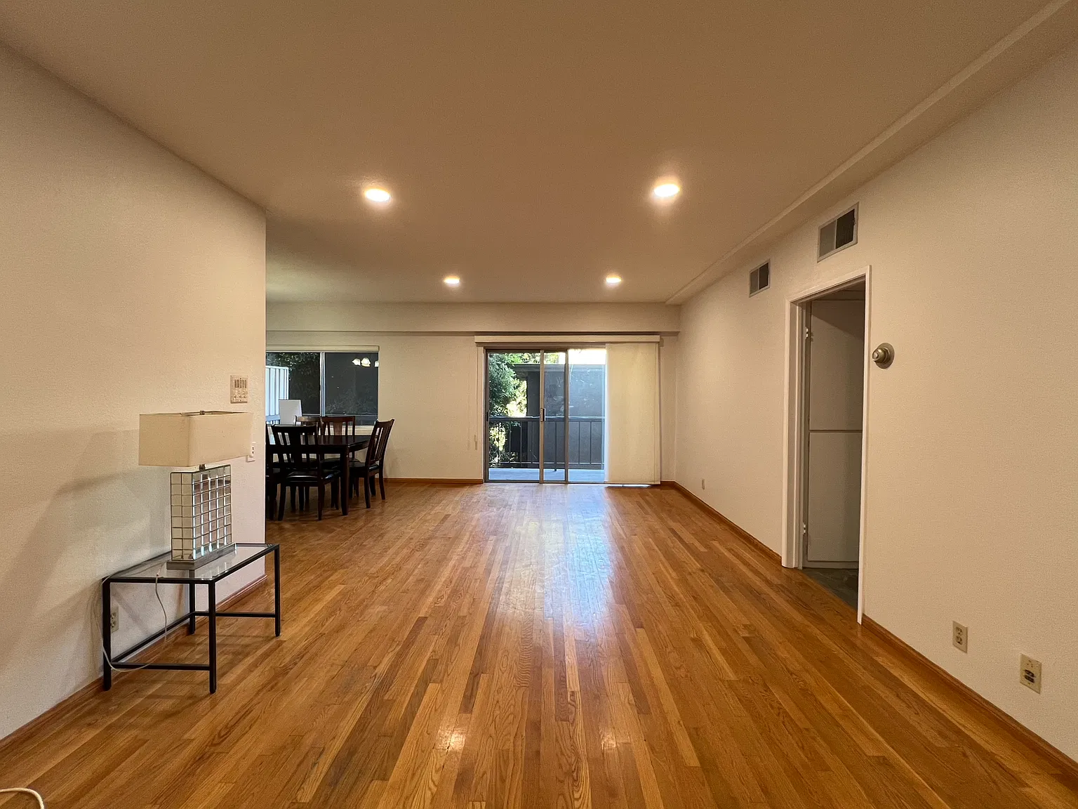 622 S Barrington Ave — Photo 1