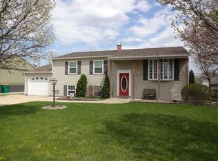 8029 Hendricks St, Merrillville, IN 46410