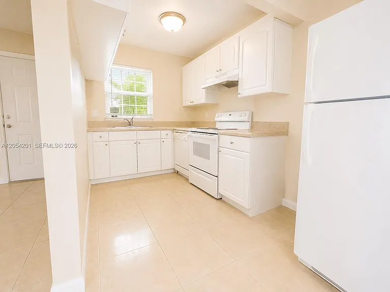4951 Wedgewood Way #4 — Photo 9