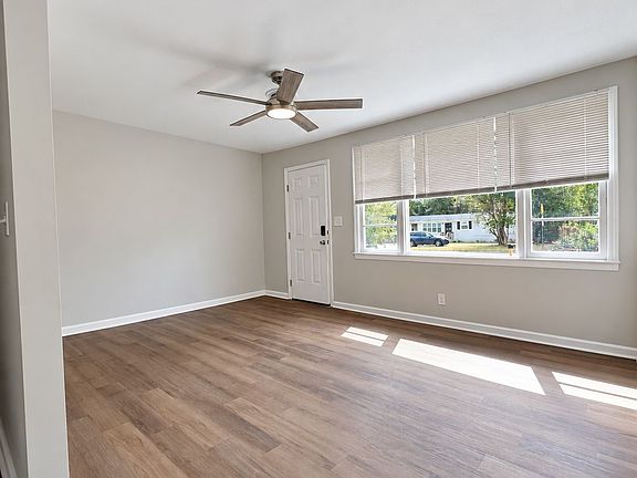 4th image of 2869 Bonnie Ave