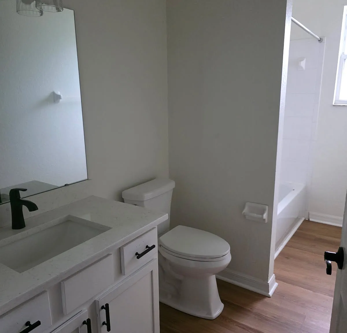 4 bed, 2305 sqft, $2,500 — Photo 3