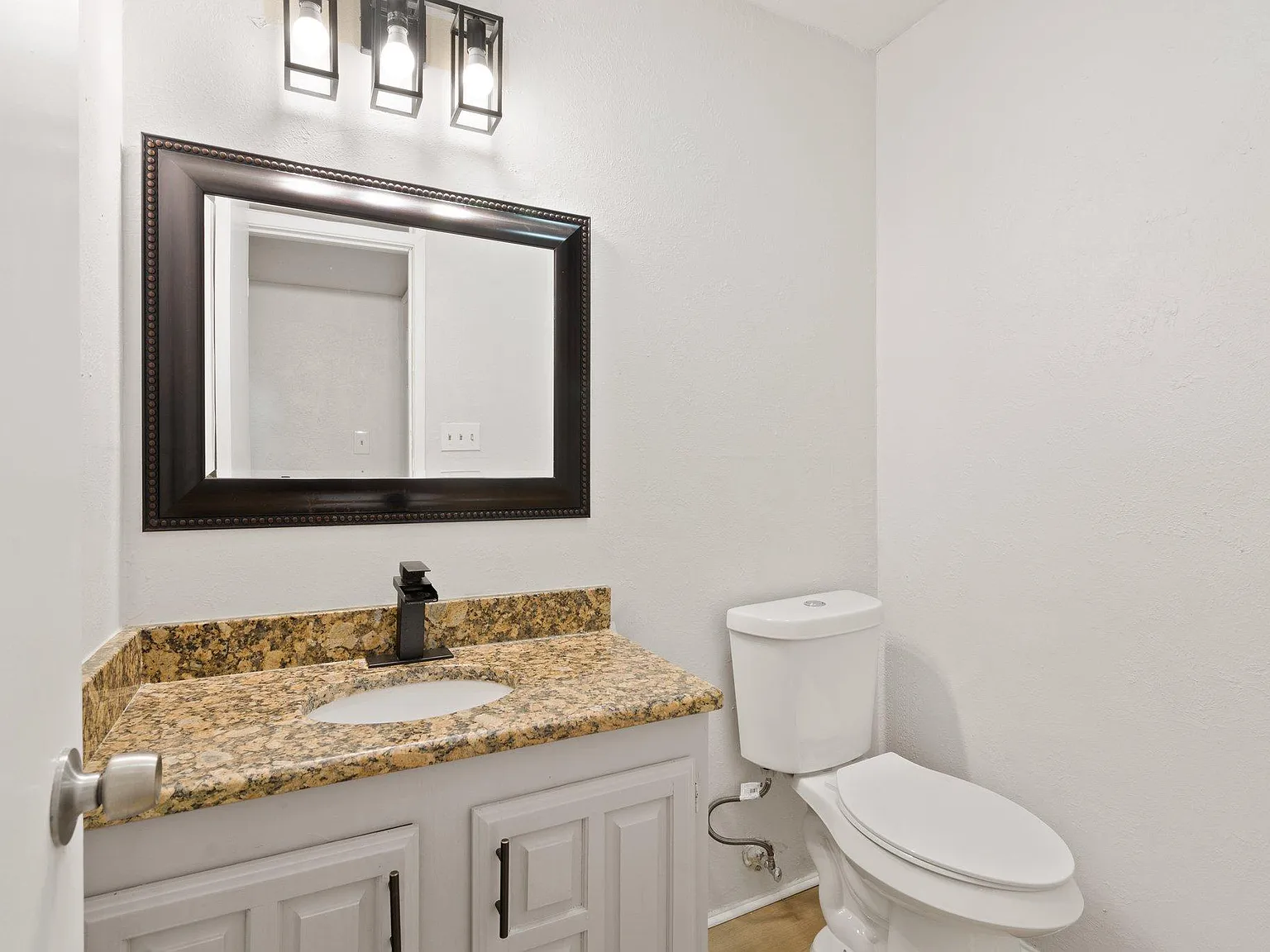 4 bed, 2.5 bath, 2199 sqft, $728 — Photo 3