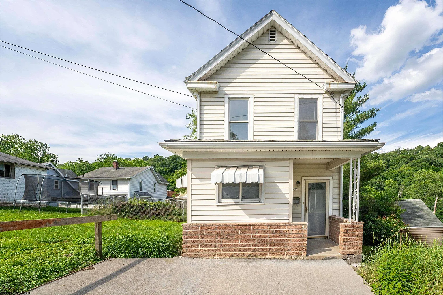593 Clark St photo 1