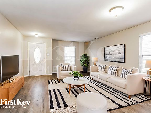 3rd image of 1643 Carriage Cir
