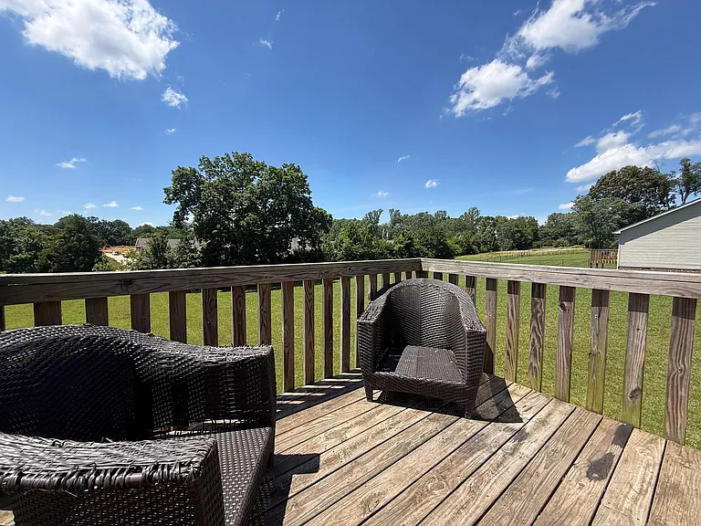 505 Holladay Rd — Photo 26